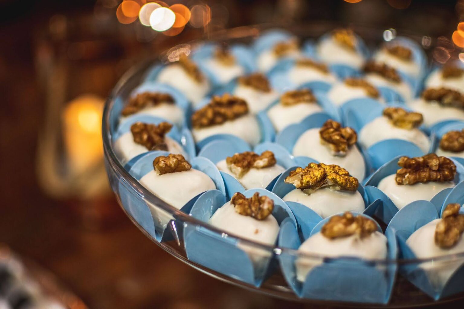 Brigadeiros brancos com nozes